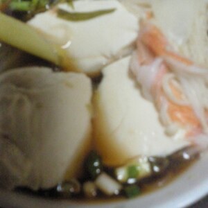 カニカマとエリンギの湯豆腐